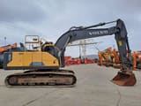 2015 Volvo EC220EL crawler excavator, side profile view