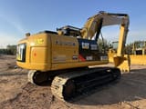 Escavatore cingolato Caterpillar 320D2 L del 2020, vista posteriore tre quarti