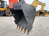 2019 Doosan DX225LCA crawler excavator bucket close-up