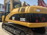 Gąsienicowa koparka Caterpillar 320CL z 2008 r., widok z tyłu z trzech czwartych