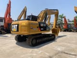 Koparka gąsienicowa 2020 Caterpillar 320D2 L, widok z tyłu pod kątem