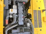 Vue compartiment moteur pelle sur chenilles Komatsu PC220-8 2023