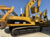 Excavadora de orugas Caterpillar 320CL de 2017, vista trasera tres cuartos