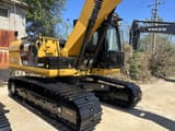 Escavatore cingolato Caterpillar 320D2L del 2025, vista posteriore a tre quarti