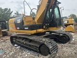 Escavatore cingolato Caterpillar 320D2 L del 2023, vista laterale