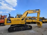 Escavatore cingolato Komatsu PC200-8 del 2022, vista laterale