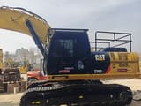 Caterpillar 330D2L Raupenbagger, Seitenansicht