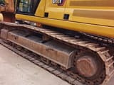 2024 Caterpillar 320D2 rupsgraafmachine zijaanzicht van rupsbanden en carrosserie