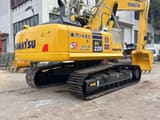 Pelle sur chenilles Komatsu PC220-8 de 2023, vue arrière trois-quarts