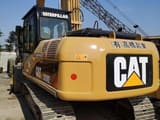 Escavatore cingolato Caterpillar 320D del 2018, vista posteriore tre quarti