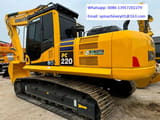 Escavadora de rastos Komatsu PC220-8 de 2023, vista traseira a três quartos