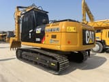 Escavadora de rastos Caterpillar 320D2 L de 2023, vista traseira a três quartos