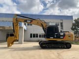 Pelle sur chenilles Caterpillar 320D2 2023, vue de profil