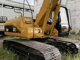Caterpillar 320CL paletli ekskavatör, yandan görünüm