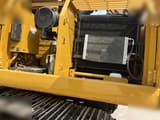 2019 Caterpillar 320CL paletli ekskavatör motor bölmesi görünümü