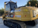 2022 Caterpillar 320D2 pelle sur chenilles, vue trois-quarts arrière
