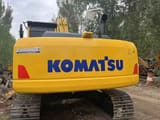 Escavatore cingolato Komatsu PC220-8 del 2017, vista posteriore