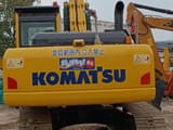 Escavatore cingolato Komatsu PC200-8 del 2023, vista posteriore