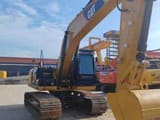 Excavadora de orugas Caterpillar 320D2 2023, vista frontal tres cuartos