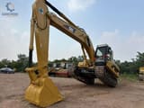2018 Caterpillar 325CL crawler excavator, side view