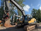 2014 Volvo EC250D crawler excavator, front three-quarter view