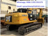 2025 Caterpillar 320D2L гусеничный экскаватор, вид сзади три четверти