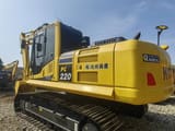 Escavatore cingolato Komatsu PC220-8 del 2023, vista posteriore tre quarti