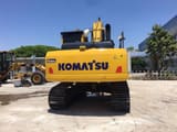 Escavatore cingolato Komatsu PC220-8 del 2023, vista posteriore