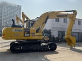 Escavatore cingolato Komatsu PC220-8 del 2022, vista laterale
