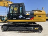 2023 Caterpillar 320D2 Raupenbagger Seitenansicht