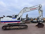 2013 Volvo EC220DL crawler excavator side view