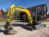 2007 New Holland E352 C excavator, side profile view