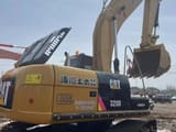 Escavatore cingolato Caterpillar 320D del 2024, vista posteriore tre quarti