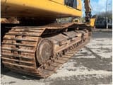2020 Caterpillar 320 crawler excavator side view of tracks