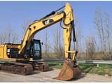 2014 Caterpillar 318E crawler excavator side view