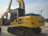 2024 Komatsu PC200-8 koparka gąsienicowa, widok z tyłu pod kątem