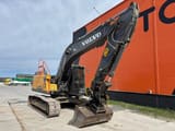 2018 Volvo EC220EL crawler excavator, side view