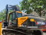 Hyundai 225LC-9T crawler excavator, rear three-quarter view