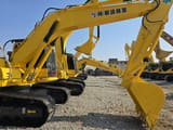 Escavadora de rastos Komatsu PC200-8 de 2024 em perfil lateral