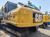 2025 Caterpillar 320D2 paletli ekskavatör arkadan görünüm