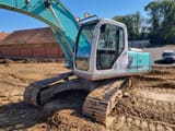 2004 Kobelco SK210NLC-6E crawler excavator, front three-quarter view