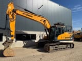 2020 Hyundai HX220L crawler excavator, side profile view