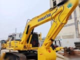 2022 Komatsu PC220-8 Raupenbagger, Seitenansicht