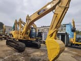 Pelle sur chenilles Caterpillar 320CL de 2015, vue latérale