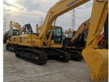 Escavatore cingolato Komatsu PC220-8 del 2020, vista laterale