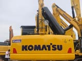 2015 Komatsu PC220-8 paletli ekskavatör arkadan görünüm