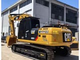Pelle sur chenilles Caterpillar 320D2 2025, vue arrière trois-quarts