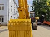 Caterpillar 330C crawler excavator, front view of bucket