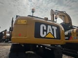 Escavadora de rastos Caterpillar 320D de 2025, vista traseira