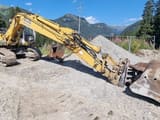 1995 Liebherr R902 STD Litronic crawler excavator, side view